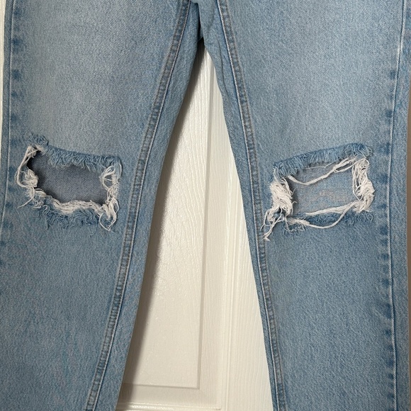 TOPSHOP Women's Light Mom Jeans Ripped jeans  Size 26 Length 30 - Picture 5 of 7